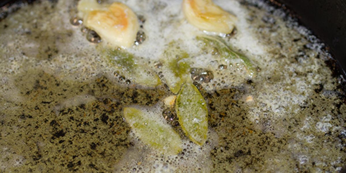 масло з часником і шавлією масло з часником і шавлією